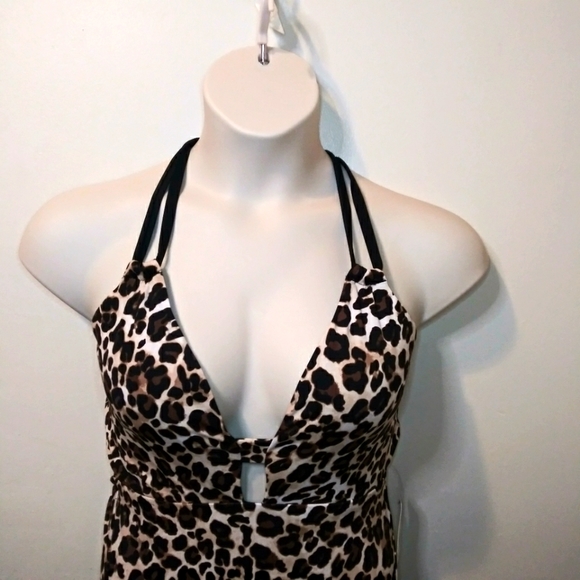 Time And Tru Sexy Keyhole Front Leopard Print One Piece Swimsuit - Picture 4 of 15